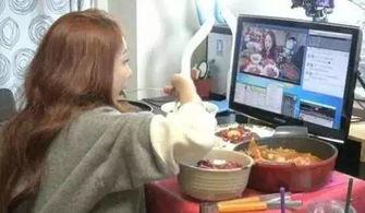 娱乐吃瓜姐买鸭子视频,揭秘网红日常幕后趣事